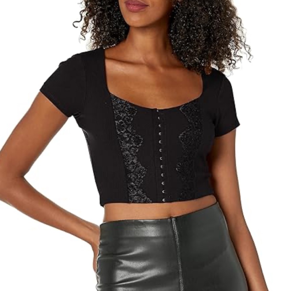NEW w/ Tags*** GUESS Black Stretch Top Short Sleeve - size Medium